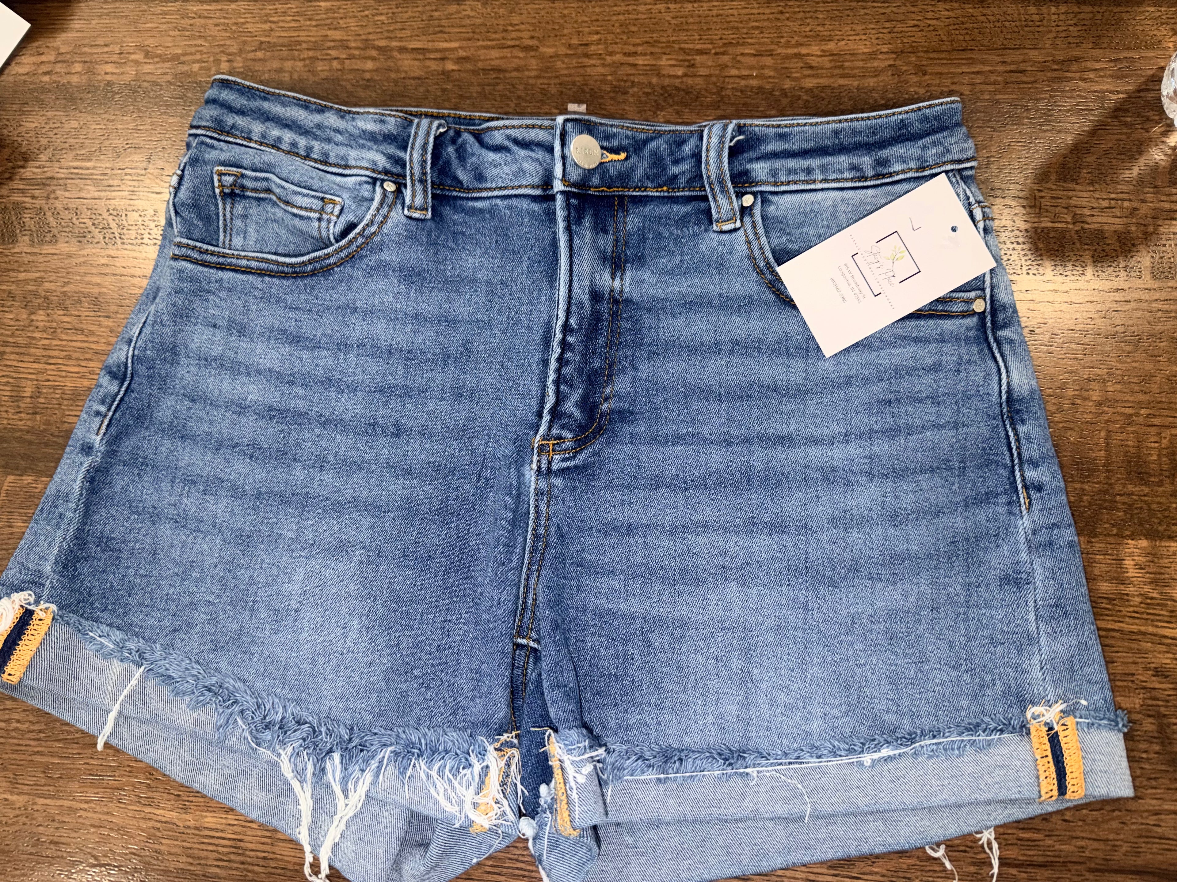 Risen Cuffed HI-WAISTED SHORTS Large