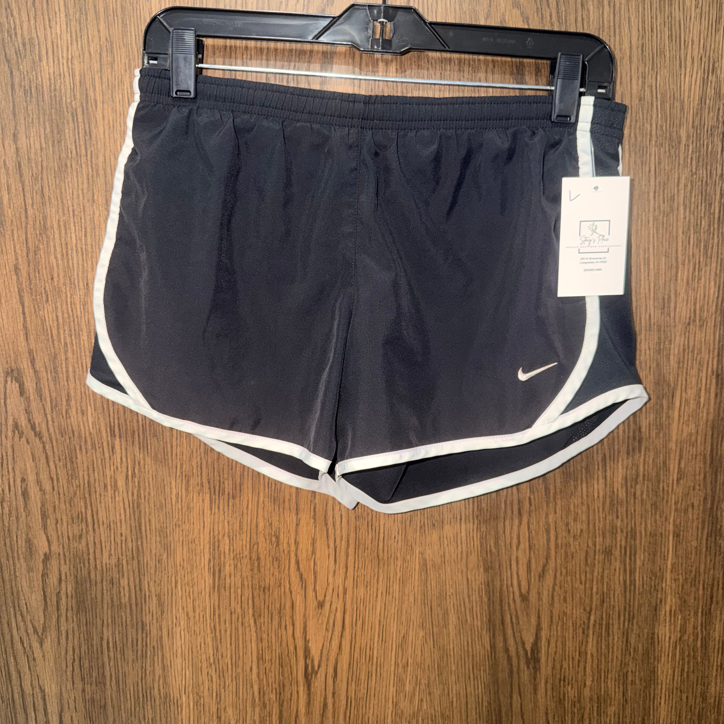 Nike Women’s Shorts Lined Large