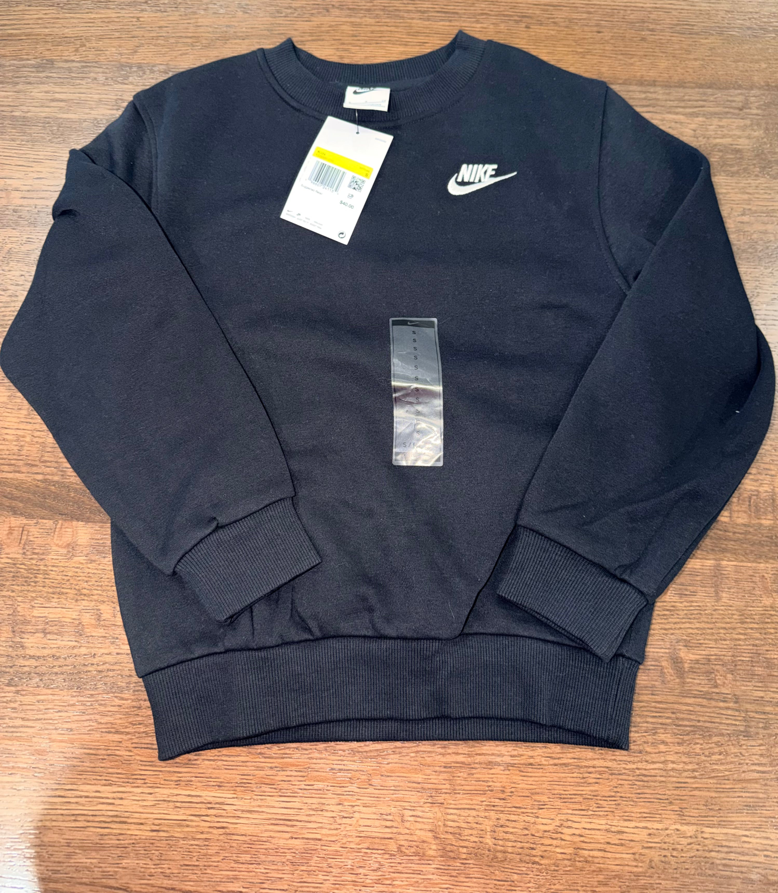 Nike Boys NWT Crewneck Seatshirt Size YSM 7/8