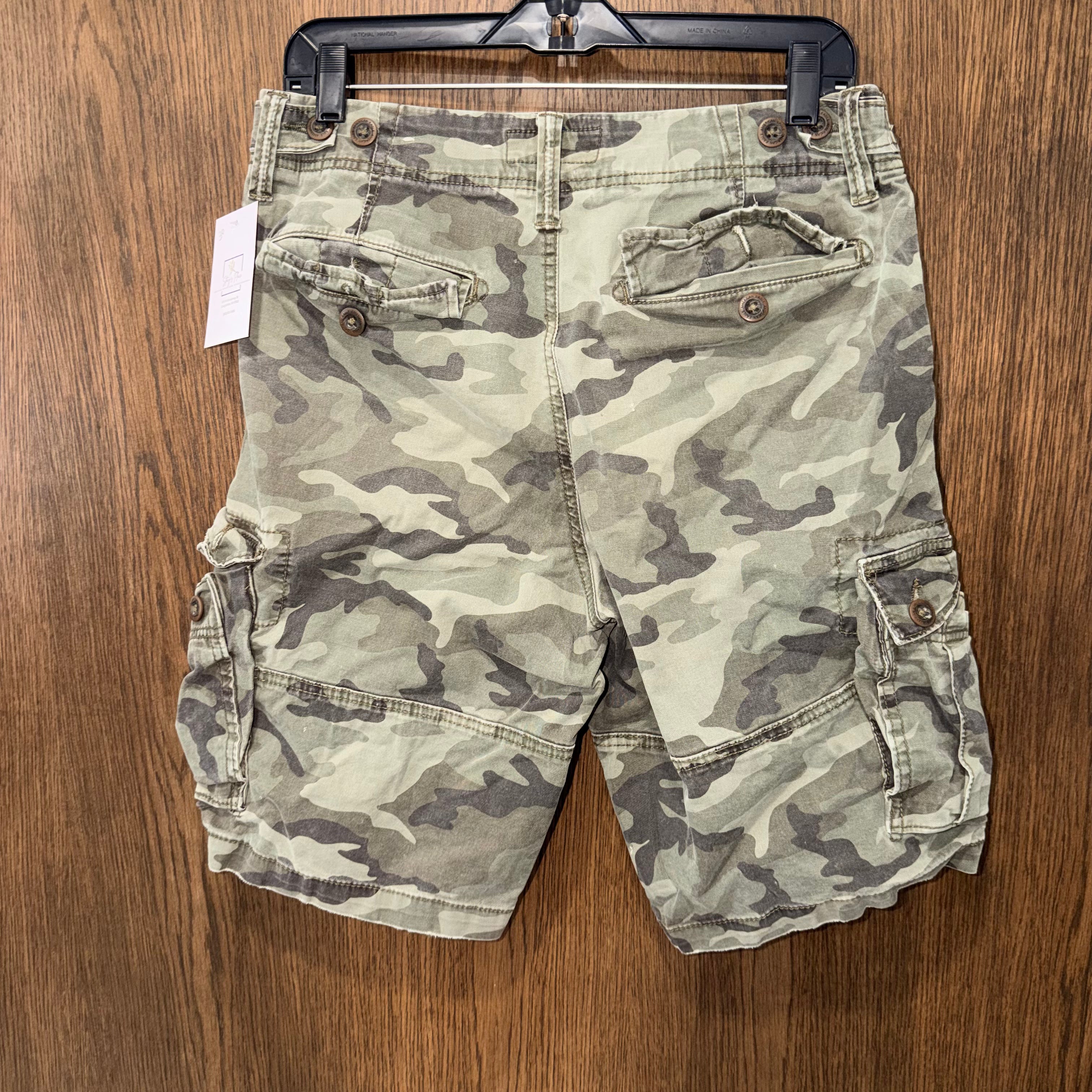 American Eagle Men’s Camo Cargo Shorts Size 30