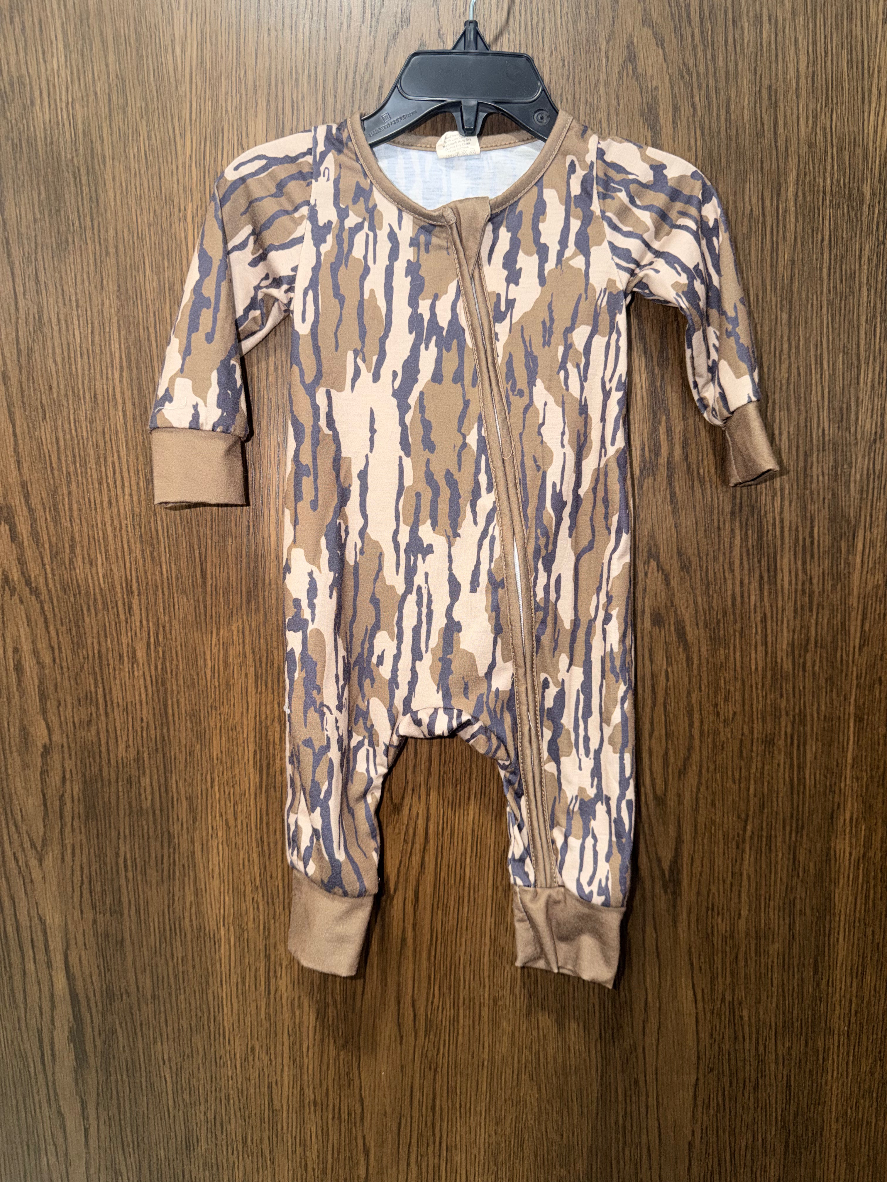 Bottomland Camo Bamboo Baby Zippy Romper 3-6mos EUC