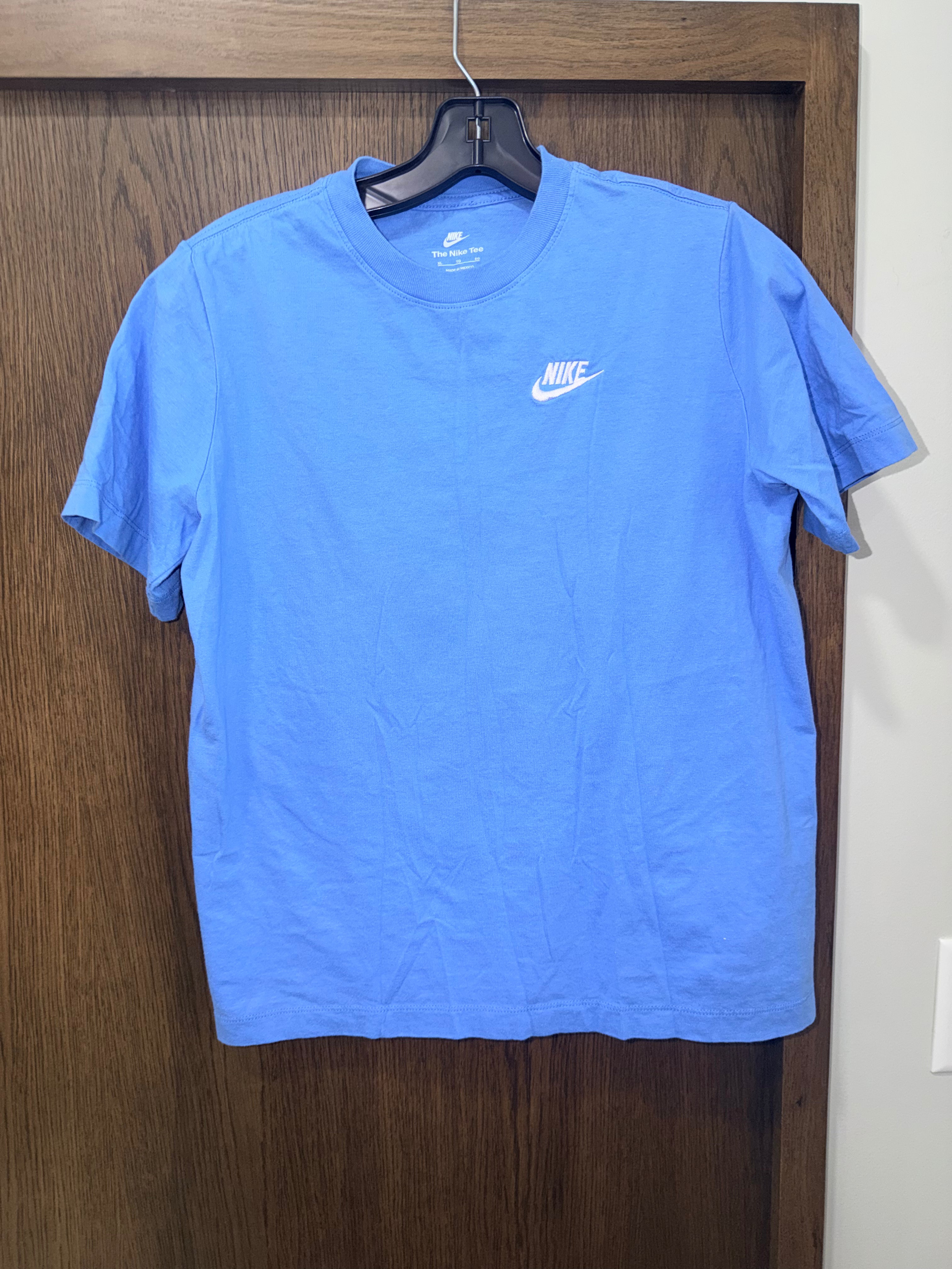 Nike Boys Club T-Shirt Youth XL 14/16 Like New