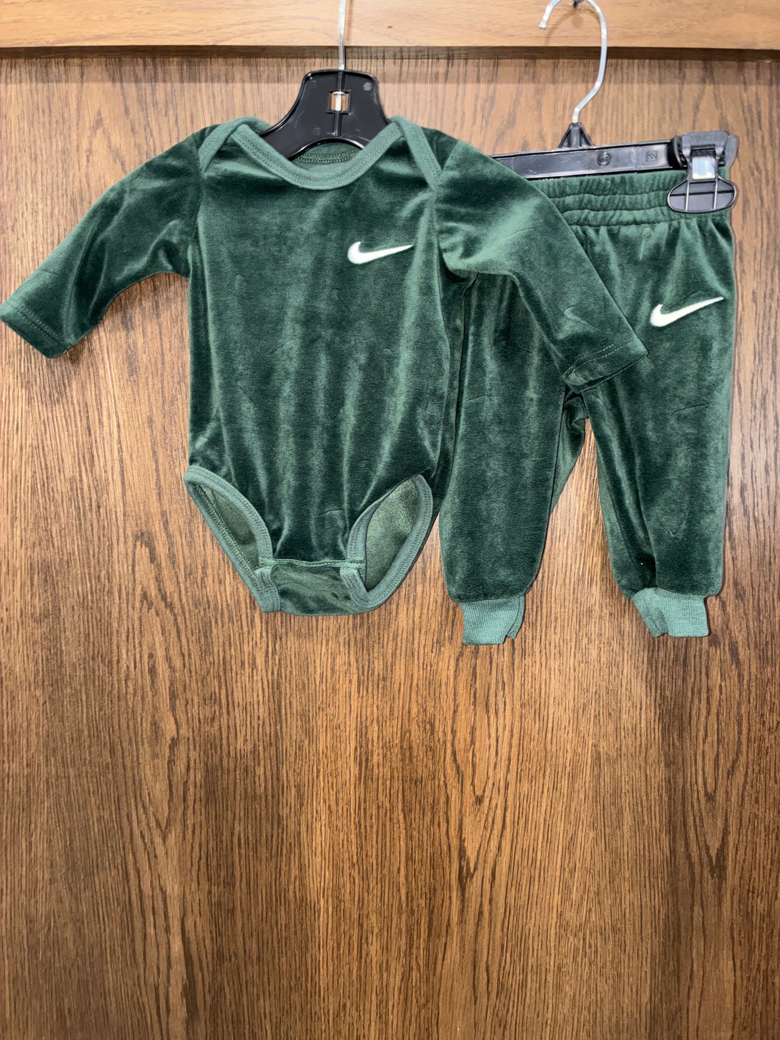 Nike Baby Velour Long Sleeve Bodysuit and Sweatpants Set 3mos 3 Months New Condition