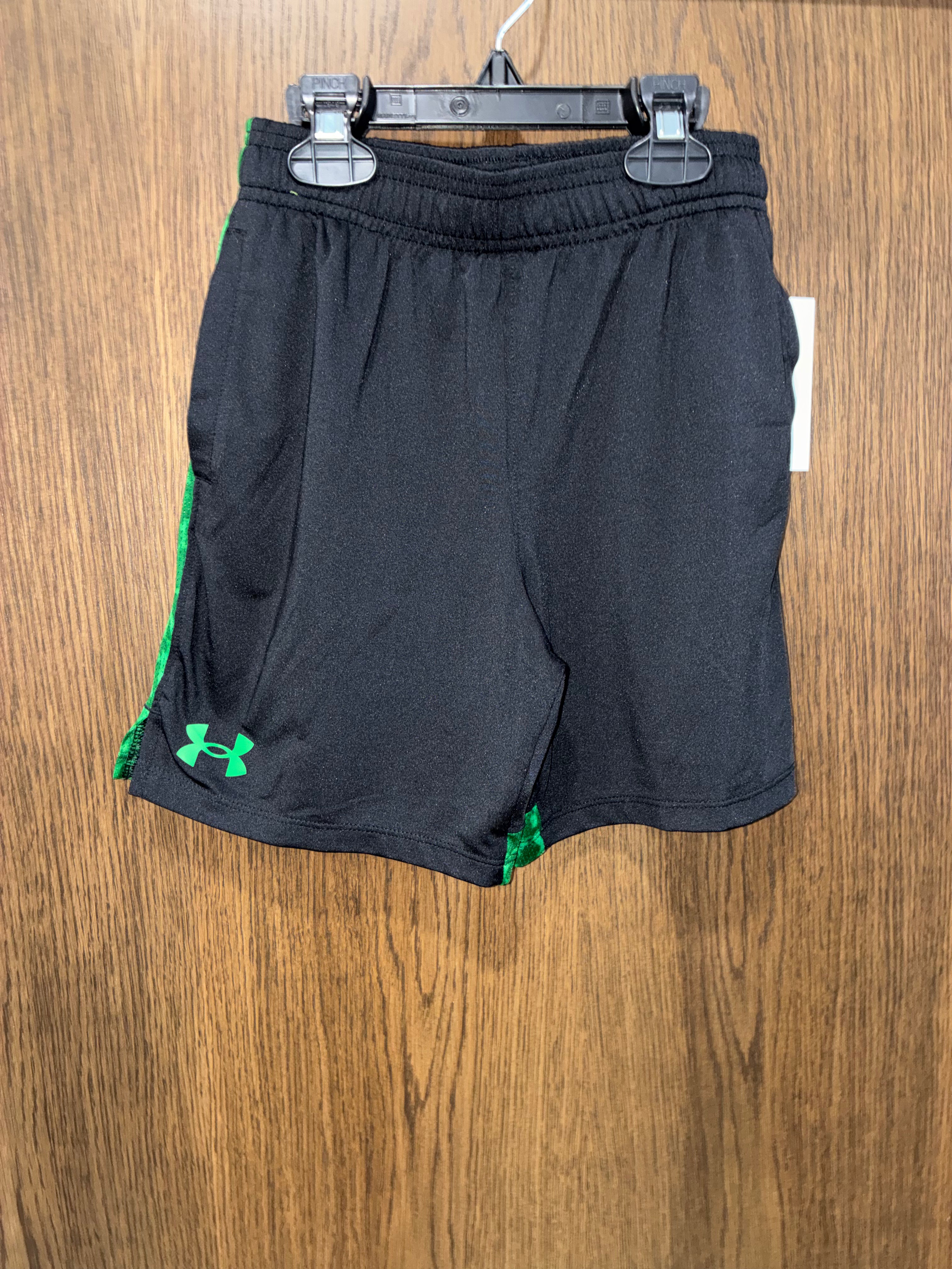 Under Armour Boys Shorts Size YSM  7/8