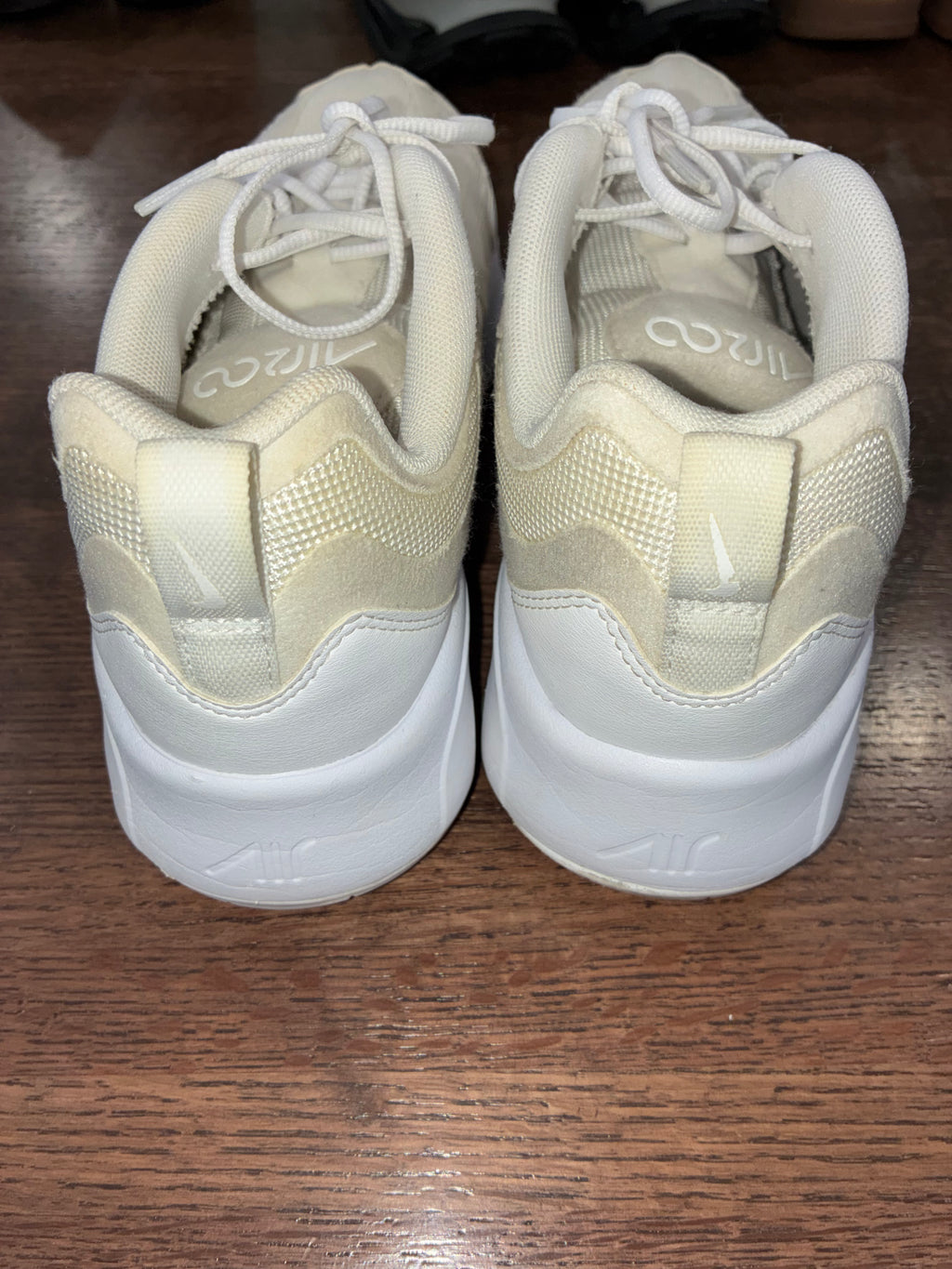 2019 Nike Girls Air Max 200 Light Soft Cream & White Size 6.5Y Youth AT5627-102