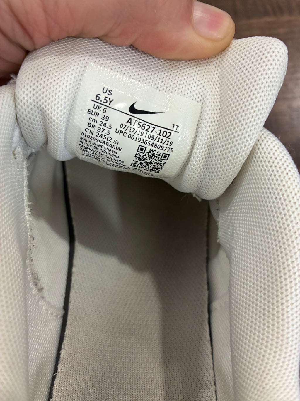 2019 Nike Girls Air Max 200 Light Soft Cream & White Size 6.5Y Youth AT5627-102