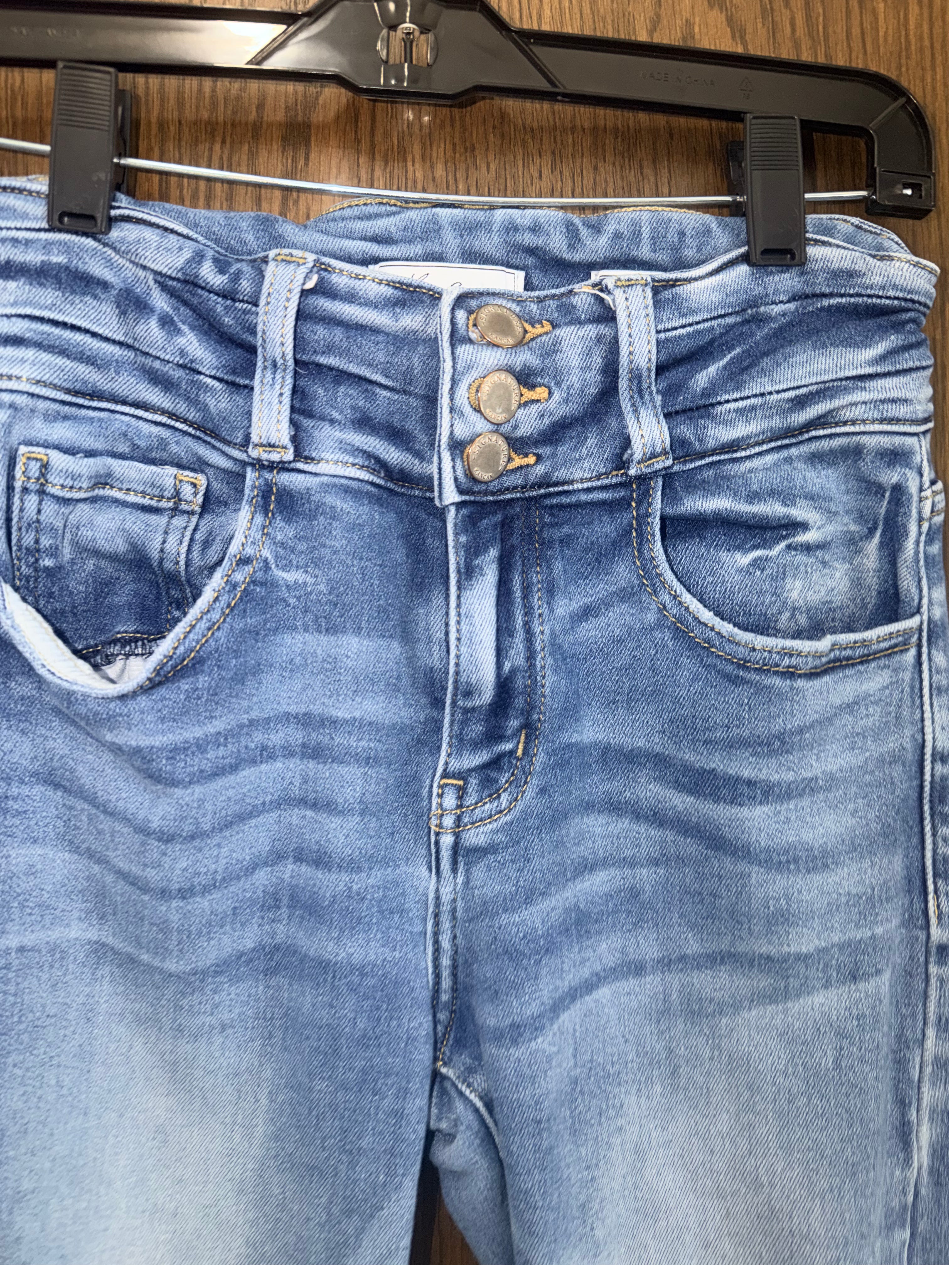 KanCan Women’s Kurvy Signature Ultra High Rise Super Flare Size 27 or Size 7