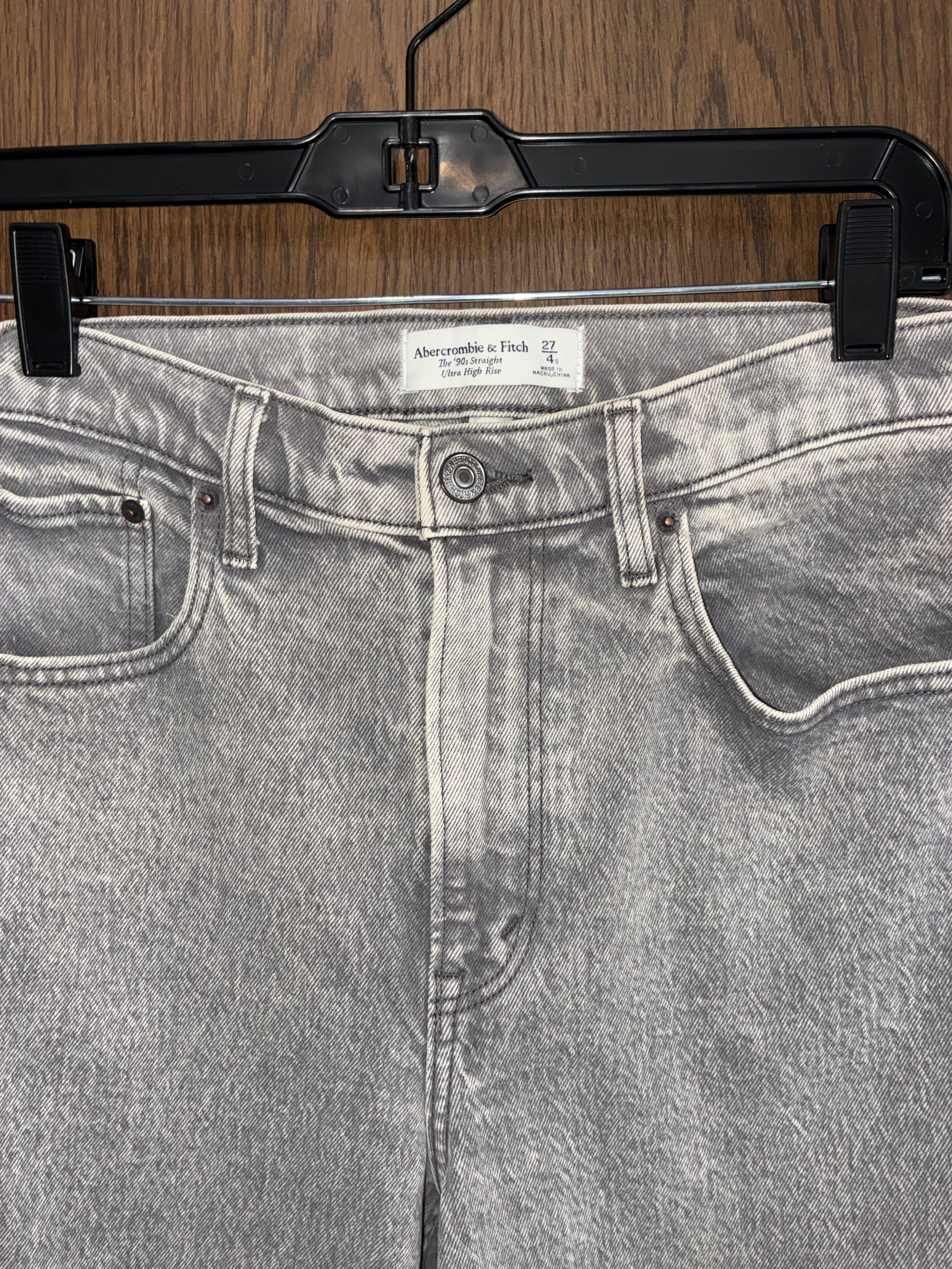 Abercrombie & Fitch Women’s The 90's Straight Jeans Size 27 4 Short Ultra High Rise Curve Love