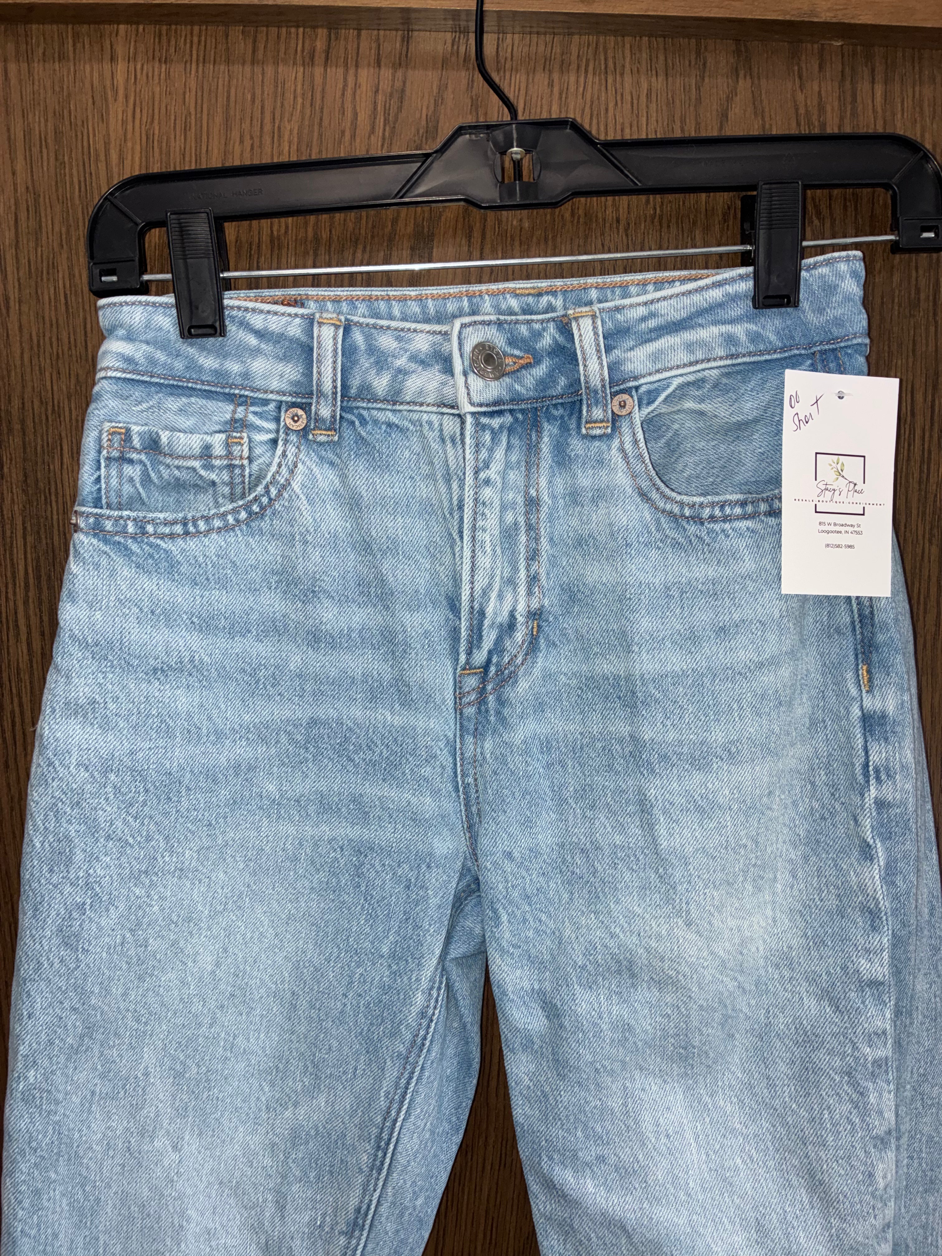 American Eagle Women’s Mom Jeans Size 00 Short Strigid