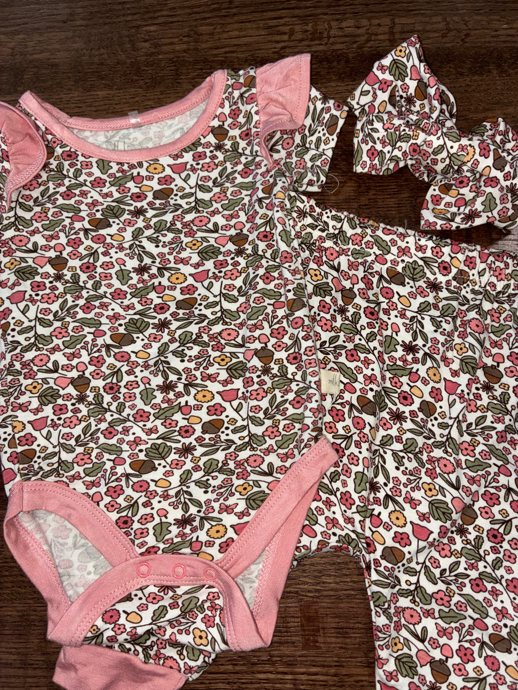 Milkberry Girls Bamboo Flutter Sleeve Onesie, Pants, & Bow Size 0-3 mos