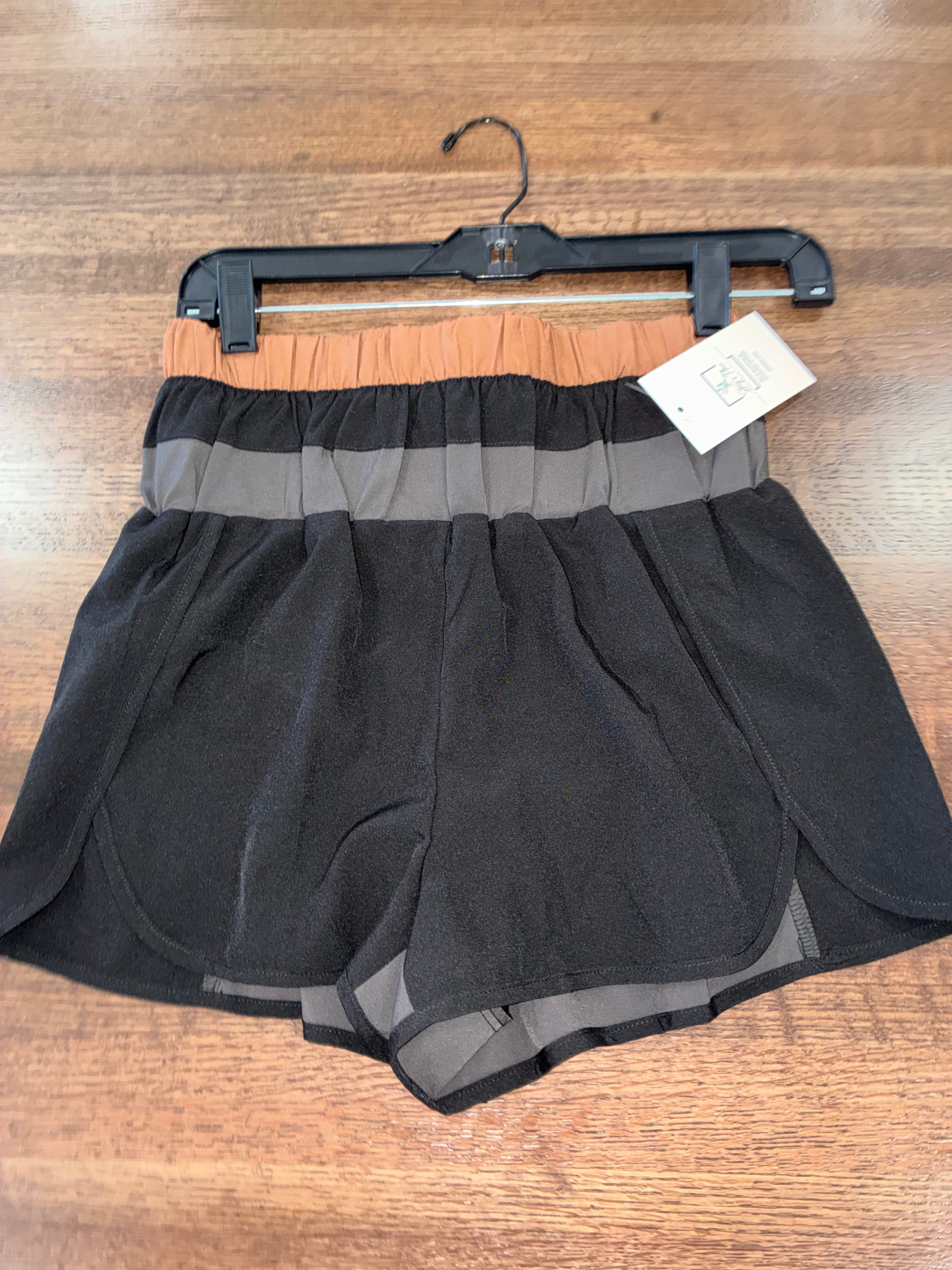 Boutique Women's Lined Flowy Shorts Size Small