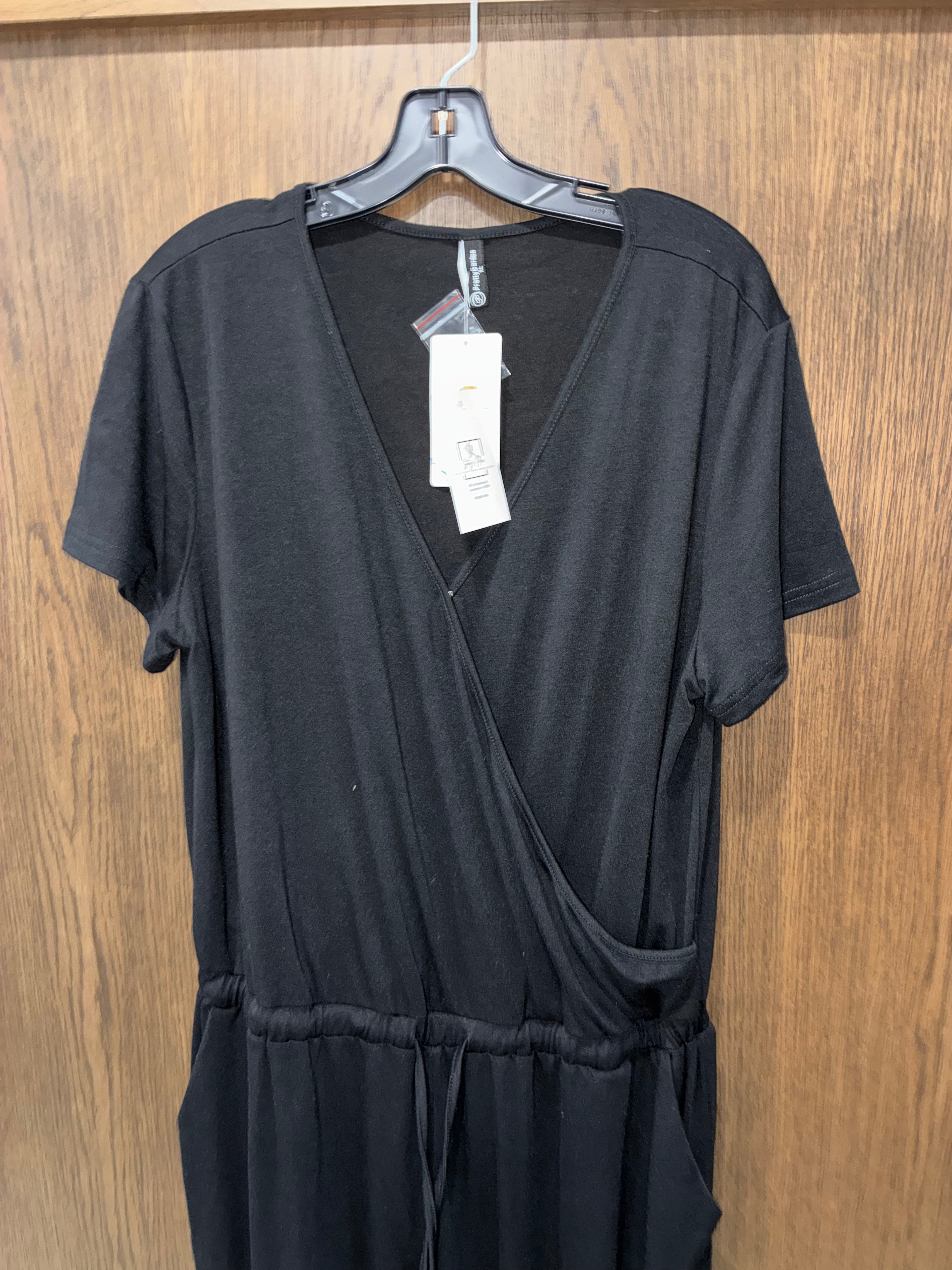 Pretty Garden Black L Vneck  Jumpsuit Overall Pockets Romper Jogger Waist Tie Size Large NWT